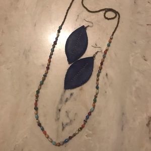 Paper bead necklace and leather earrings